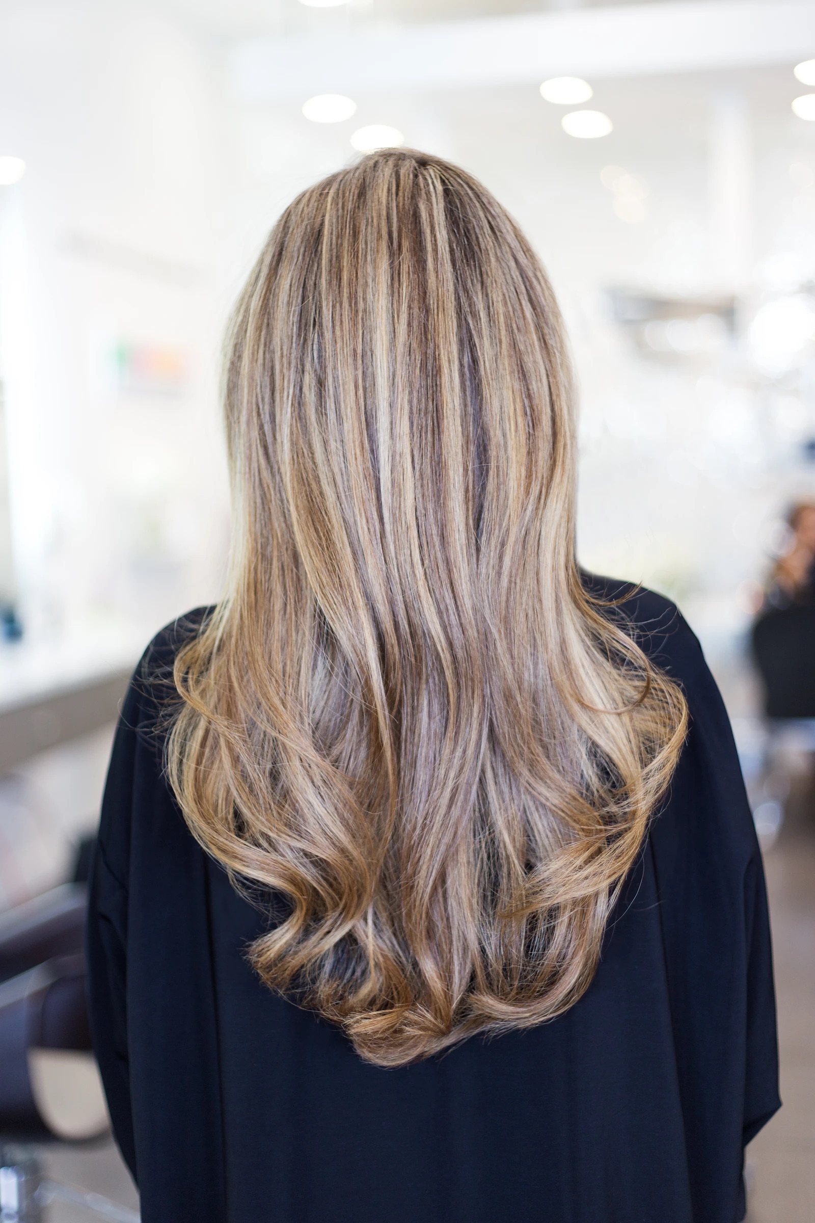 Lived-in blonde, soft waves